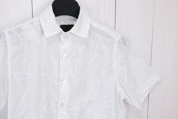 【送料無料】ユニバーサルランゲージ 花柄刺繍生地 半袖シャツ 白 48 M拍卖