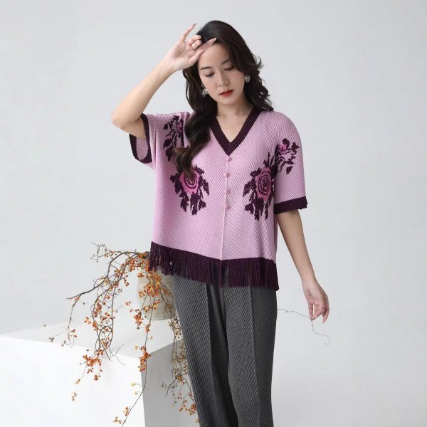 2504レディーストップスプリーツpleats半袖ブラウンシャツ肌触り弾力ドレープ性がいい素敵花柄ピンク系拍卖