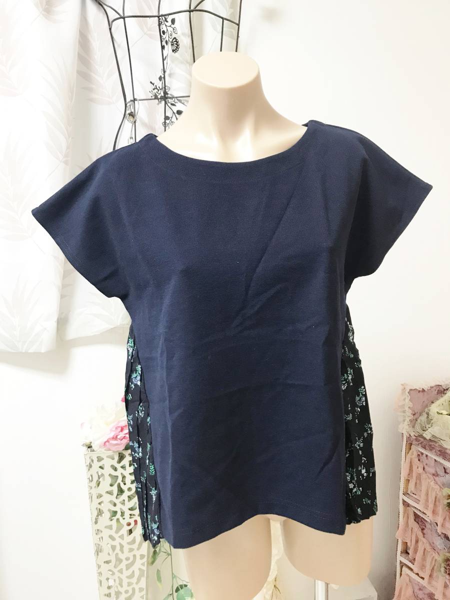 レディスMサイズ:エシーム【ESSEME】ゆる・楽・きちっと/花柄プリーツ合わせ*半袖シャツ:ネイビー拍卖