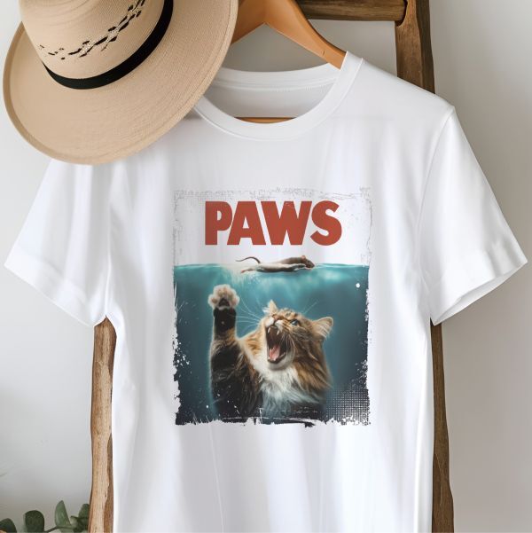 ◆映画のワンシーンを纏う『PAWS・猫とネズミ』プリントのホワイトTシャツ 5001-01 Sサイズ拍卖