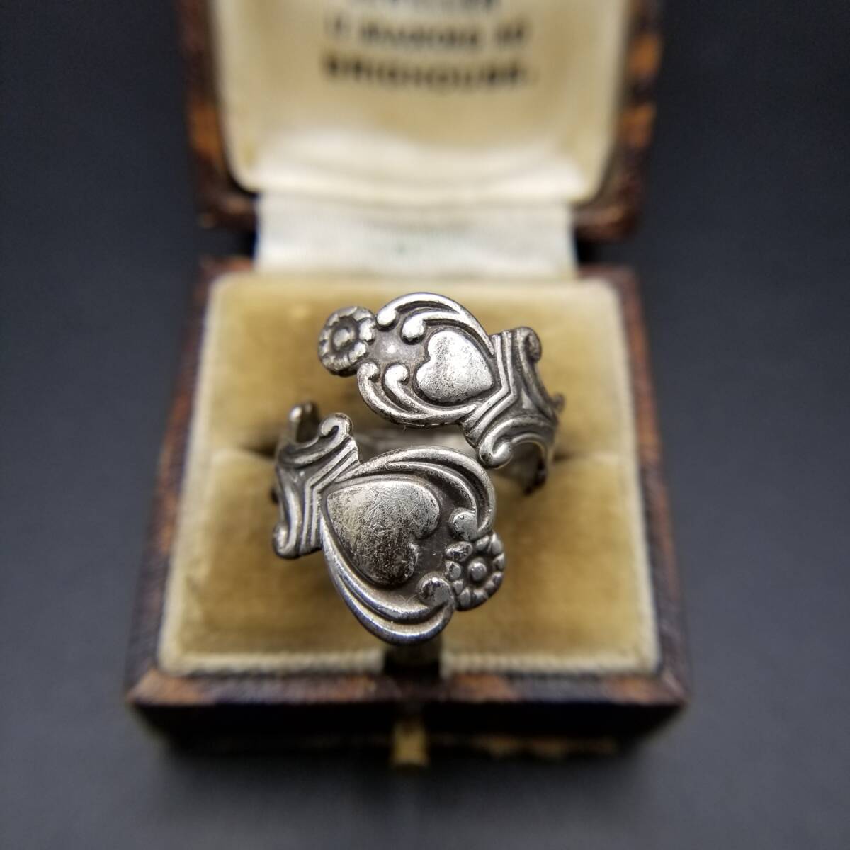 70's AVON スペイン ヴィンテージ Treasured Heart シリーズ 925 シルバー ラップ リング 銀 指輪 ハート フローラル彫刻 Y22-L拍卖