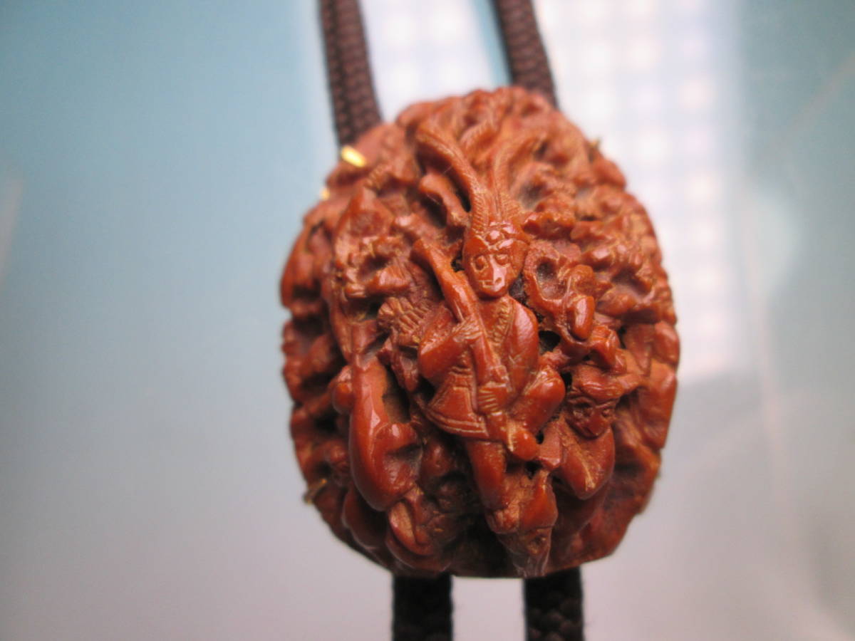 ☆胡桃 緻密な森の猿細密彫刻のループタイ飾り拍卖