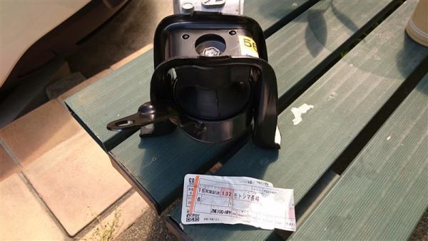 在庫希少!【未使用 トヨタ 純正】ウィッシュ 10系 エンジンマウンティングインシュレータ RH拍卖