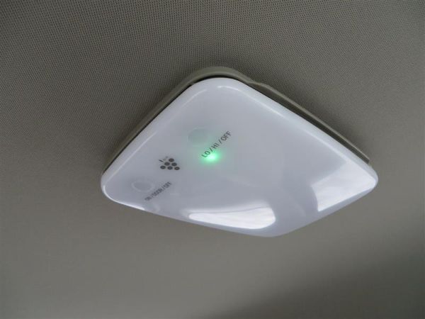 在庫希少!【未使用 トヨタ 純正】ウィッシュ 20系 流用 プラズマクラスター発生器内蔵LEDルームランプ 要加工拍卖