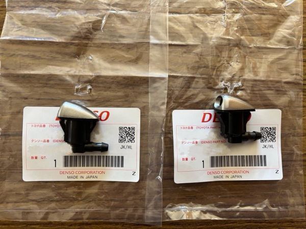 在庫希少!【未使用 トヨタ 純正】ウィッシュ 10系 流用 ウォッシャーノズル 2個セット拍卖
