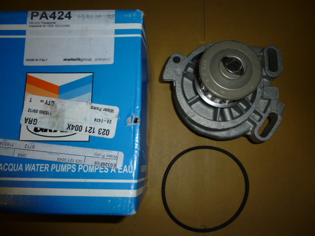 ヴァナゴンT4/ユーロバンT4 2.4D用ウォーターポンプ新品18山 ITALY製拍卖