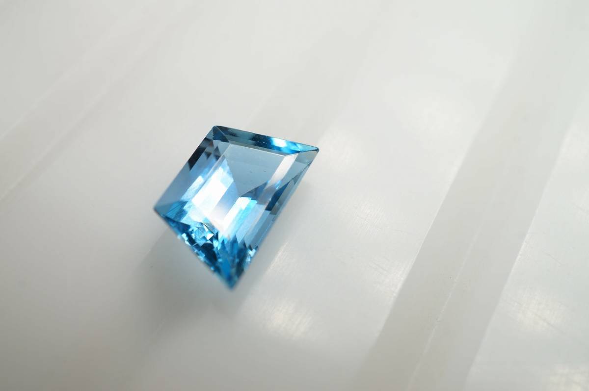 希少!【高級宝飾品用オリジナルカットルース】透明度抜群【ブルートパーズ】ルース裸石/1.3ct甲府で研磨拍卖