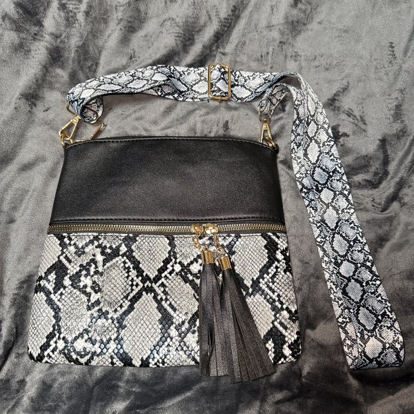 【未使用品】レディース ヘビ柄ショルダーバッグ グレー×ブラック ポシェット お出かけ お買い物 旅行 トラベル拍卖