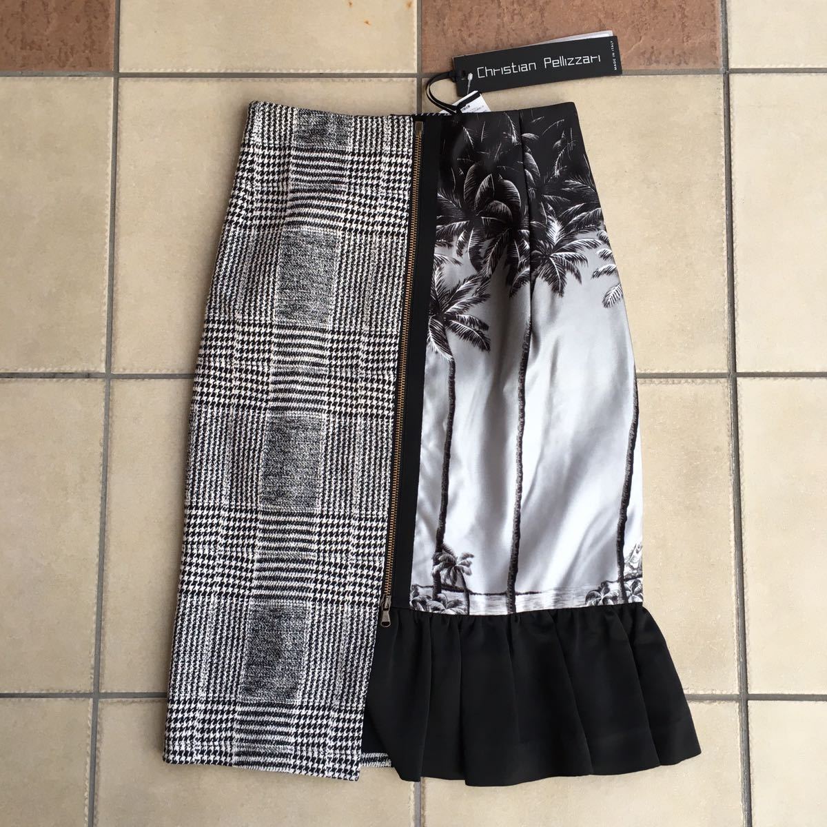 新品タグ 未着 CHRISTIAN PELLIZZARI クリスチャン ペリザーリ 個性的 変形ラップスカート サイズIT40 黒、グレー イタリア製拍卖