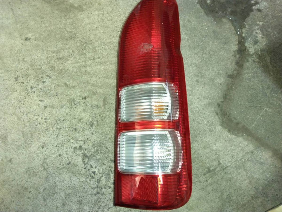 テールランプ ハイエース200系純正(R)KDH200V で使用(中古)【福岡県久留米市】LP07-12699拍卖