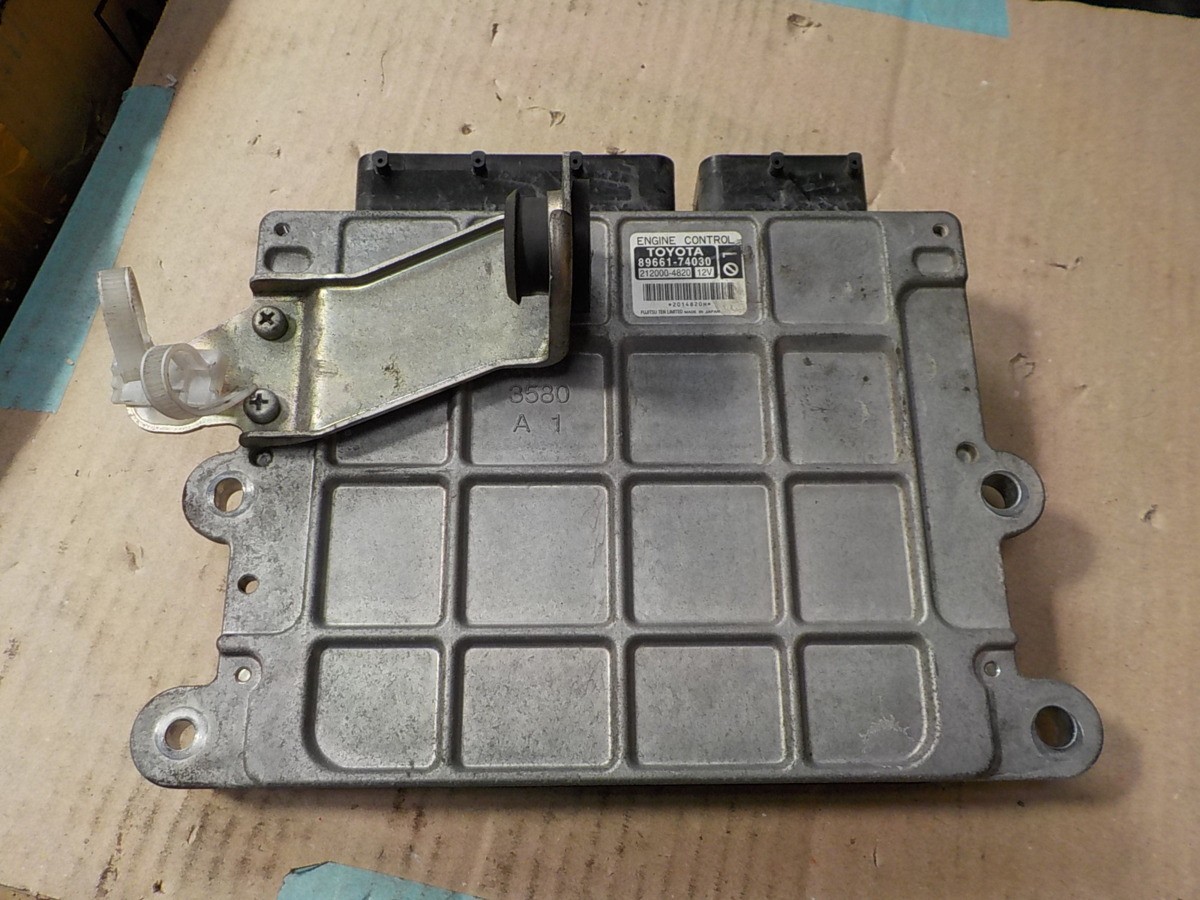 iQ KGJ10 エンジン コンピューター 89661-74030拍卖