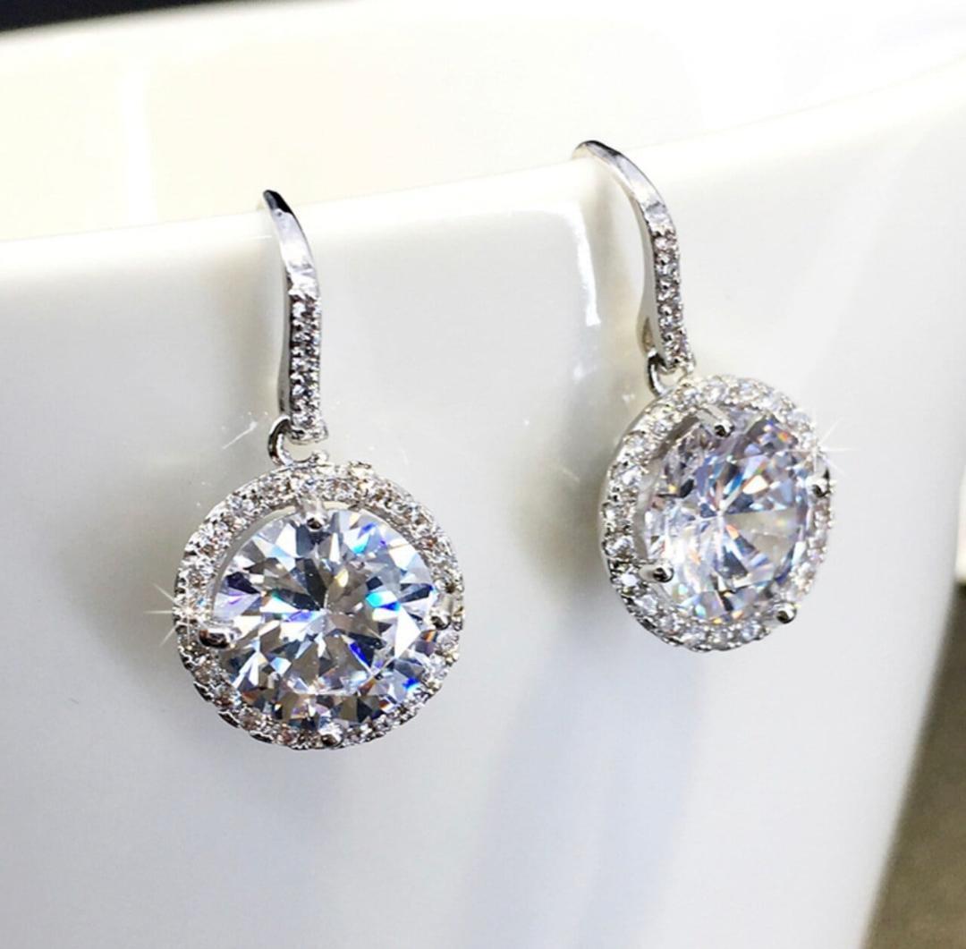 フックピアス ジルコニアダイヤモンド ゴージャス レディース拍卖