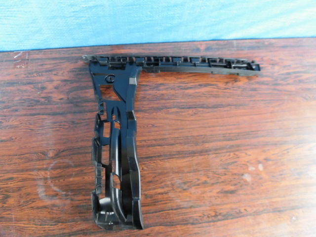 AJ290 ベンツ W205 Cクラス リアバンパーブラケット 左 A2058802002拍卖