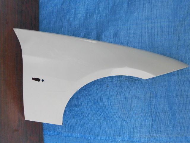 AJ452 BMW E90 3シリーズ フェンダー 右 白拍卖