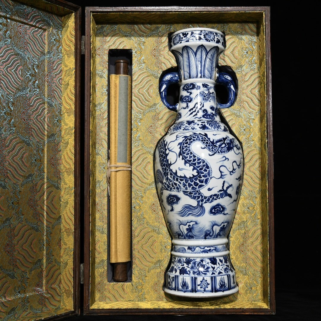 永し 清時代 乾隆御賜 元青花 龍紋象耳瓶 郎世寧絵【瓷瓶畫】古陶磁器 陶芸 中国陶瓷器 唐瓷 置物擺件 古美術品 古賞物 旧家蔵出 中国唐物拍卖