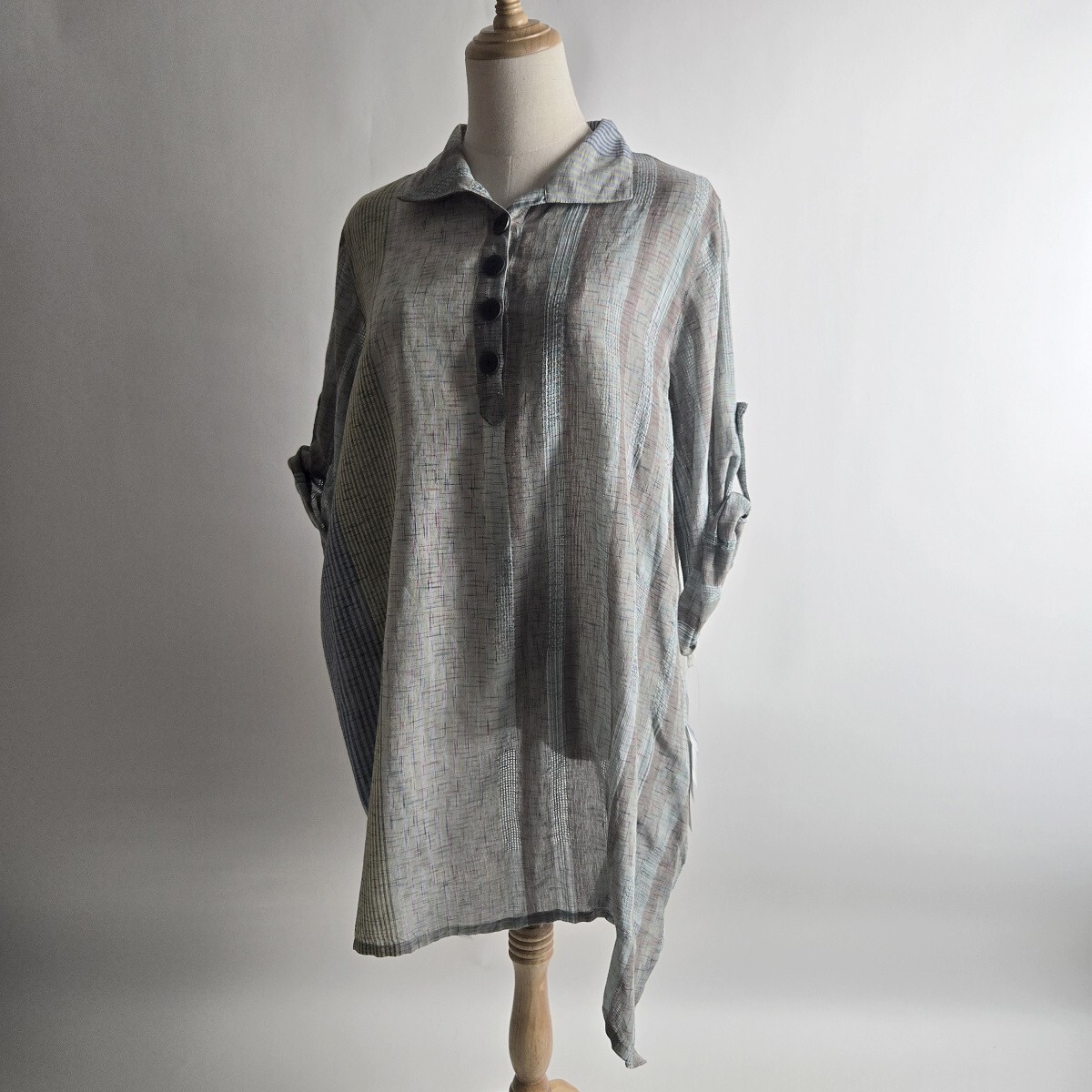 未使用タグ付 JANESOUTHERN インドコットン100% ハーフボタンストライプ柄プルオーバーブラウス 7分袖 M ブルー系 l0402-1拍卖