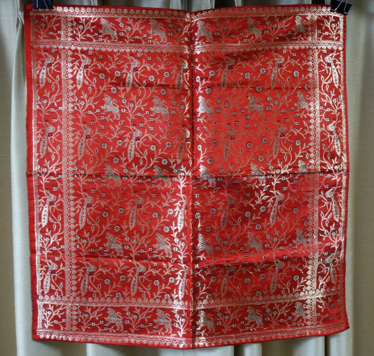 アンティーク インド 銀糸 緯錦織り ランチョンマット シルク素材 虎・孔雀柄拍卖