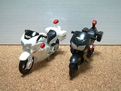 トミカ HONDA VFR 白バイ 黒バイ(2台セット)緊急車両 現場に急行せよ拍卖
