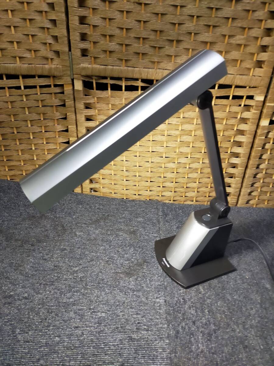 E01-20250426-06 Panasonic コンパクト形蛍光灯 SQ917S 卓上型 パソコンライト コンセント付き パナソニック 蛍光灯 13型 3波長形昼白色拍卖