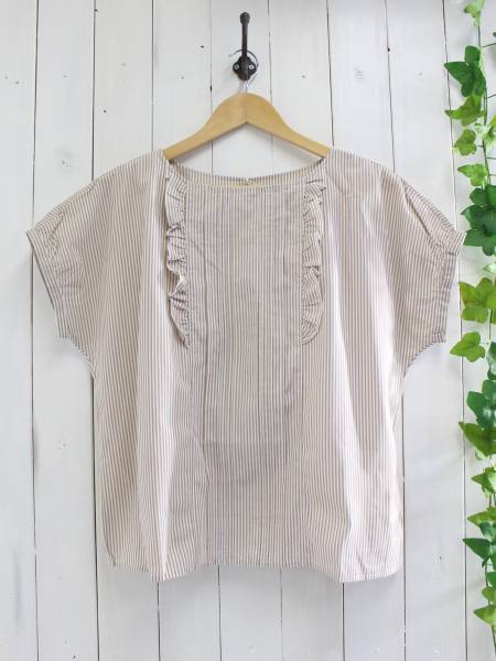 新品*FELISSIMOフェリシモ ララ・ステラ*ドルマン*ほの甘ブラウス フリルシャツ L/ベージュ拍卖