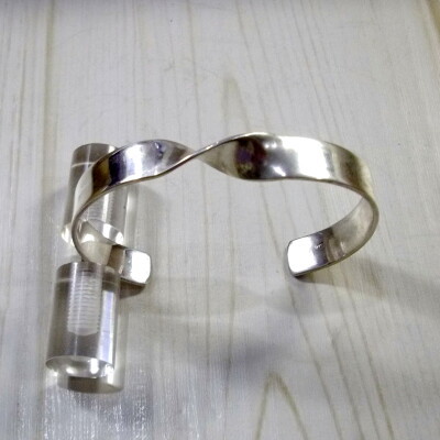 送料無料!シルバー925製ツイストバングル!拍卖