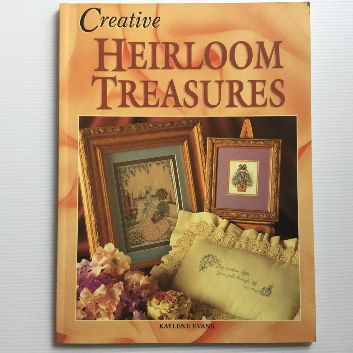 手芸図案 ■ARTBOOK_OUTLET■ 5-007 ★ 送料無料!刺繍 伝統的なデザインを楽しむ 創造的刺しゅう CREATIVE HEIRLOOM TREASURES 入手困難拍卖