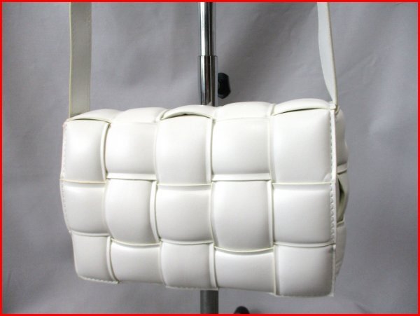 ショルダーバッグ WH◇未使用 クッション入り W24cm拍卖