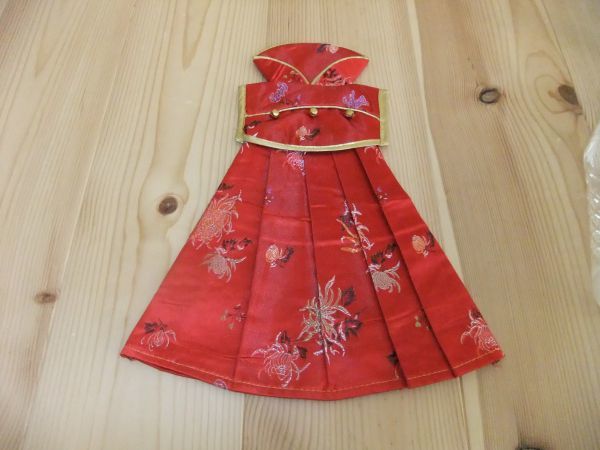 *かわいい雑貨屋さん* おしゃれなボトルカバー チャイナ服 レッド 襟付き インテリアにも拍卖