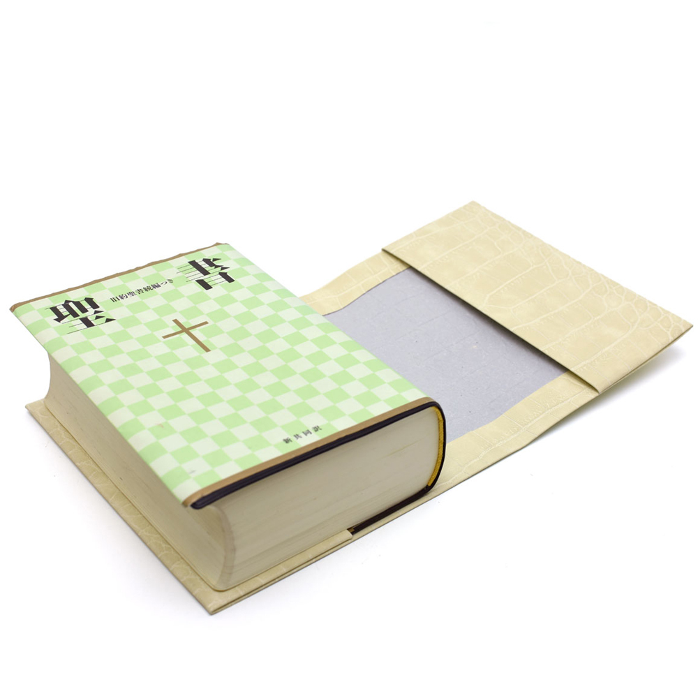 送料無料★お手入れいらずのリサイクルレザーで作ったブックカバー★小型聖書カバー★クロコ型押しクリーム拍卖