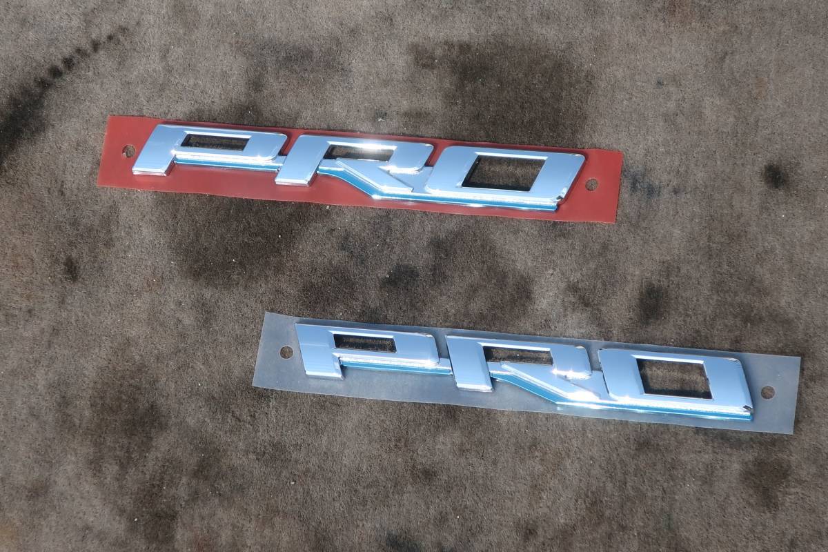 R2 2PG-FS74HZ 三菱 ふそう FUSO スーパーグレート 4軸低床 純正 純正 「 PRO 」 メッキ エンブレム 2枚 SET / 新車降し! NO6拍卖