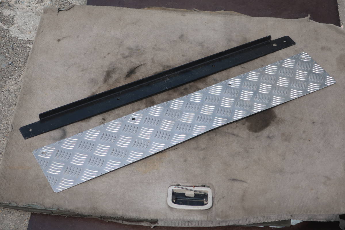 R2 2PG-FS74HZ 三菱 ふそう FUSO スーパーグレート 4軸低床 大型 純正 リア バンパー上部 ステップ シマ板 Assy / 新車外し NO3拍卖