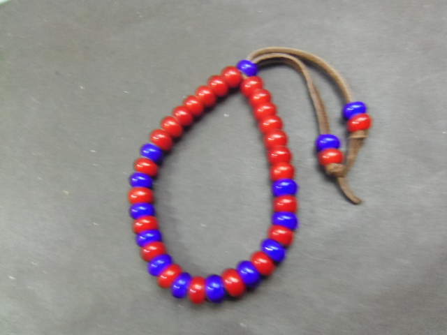 ホワイトハーツビーズ ブレスレット!赤、紺拍卖