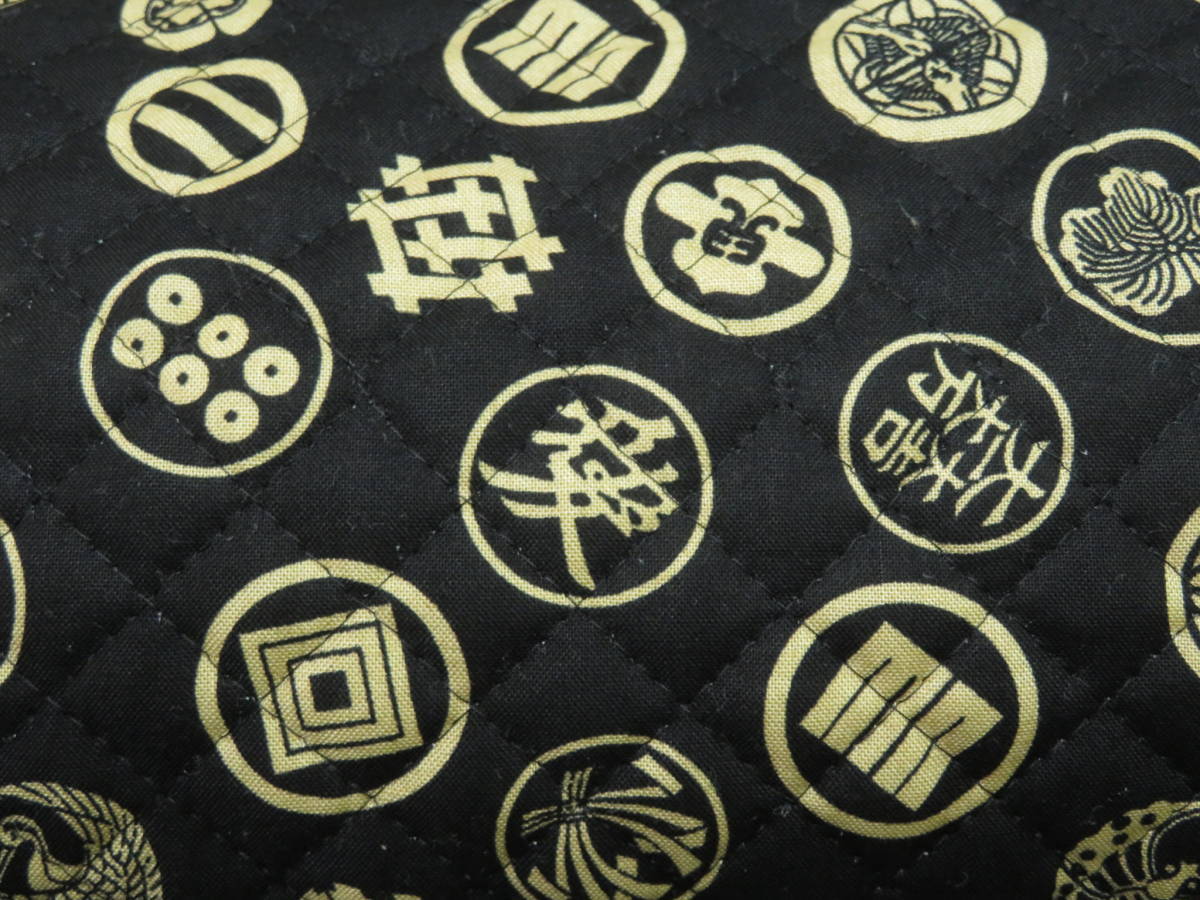 1m単位販売 キルティング (Q-100) 家紋柄 キルト 黒色 約106㎝幅 黒 戦国 武将 和柄 和調 薄手 シーチング 布 生地 安い バッグ巾着 教材拍卖