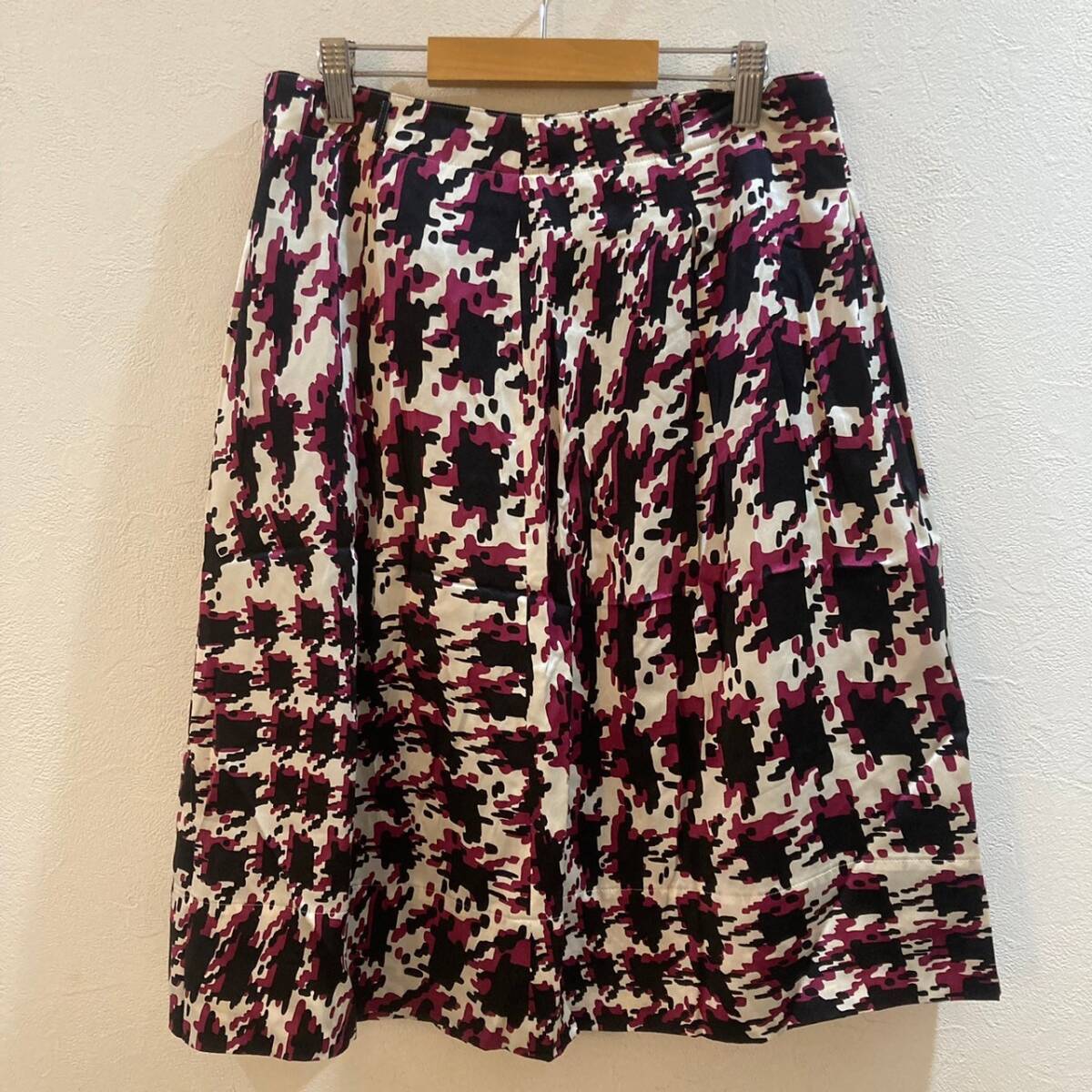 BURBERRY/バーバリー ひざ丈総柄スカート ブラック パープル レディース 38拍卖