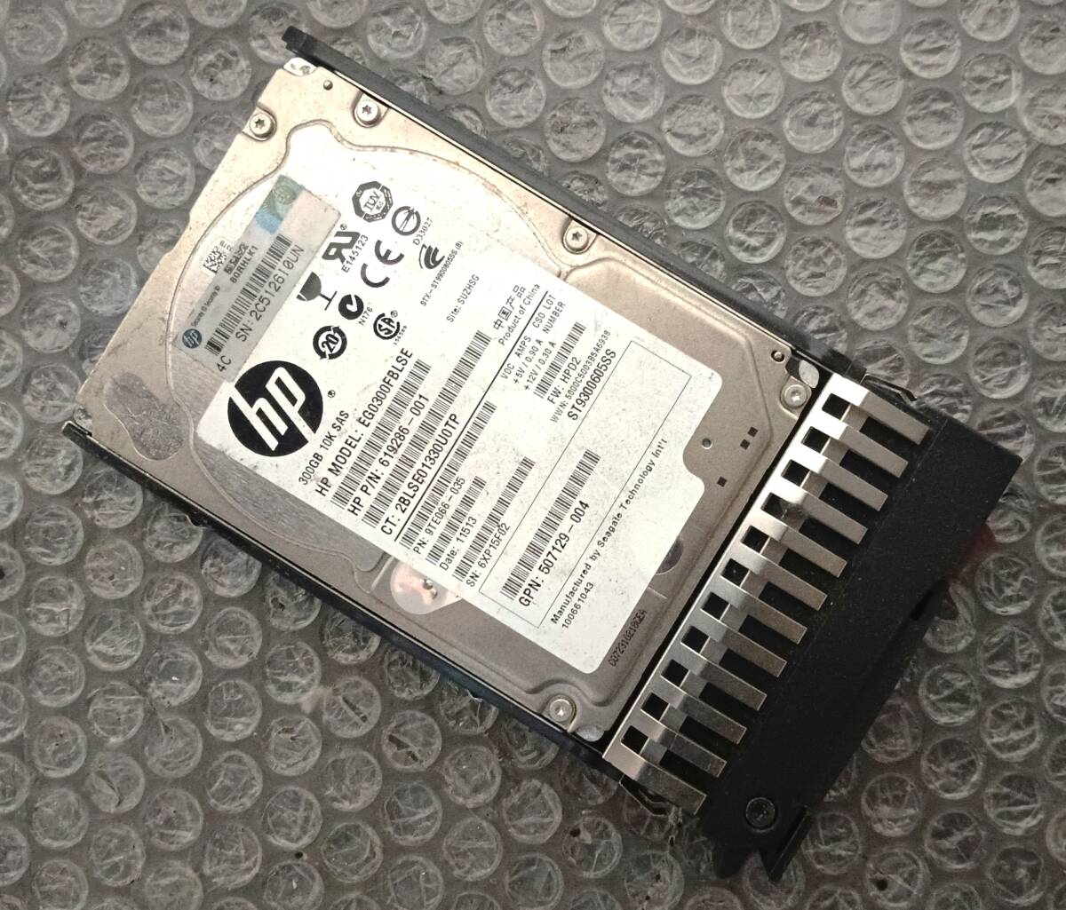【中古パーツ】 2.5インチ HP EG0300FBLSE 10K 300GB ハードディスク マウンタ付き SAS HDD 正常/健康品 ■SAS2997拍卖