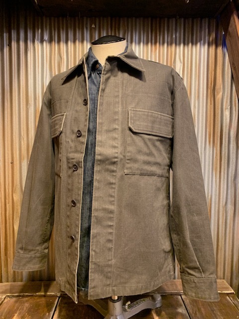 I592 メンズ ジャケット 落ち着いたデザイン♪ A.P.C. アーペーセー グレー 無地 日本製 ミリタリー 小さいサイズ (8)/ S拍卖