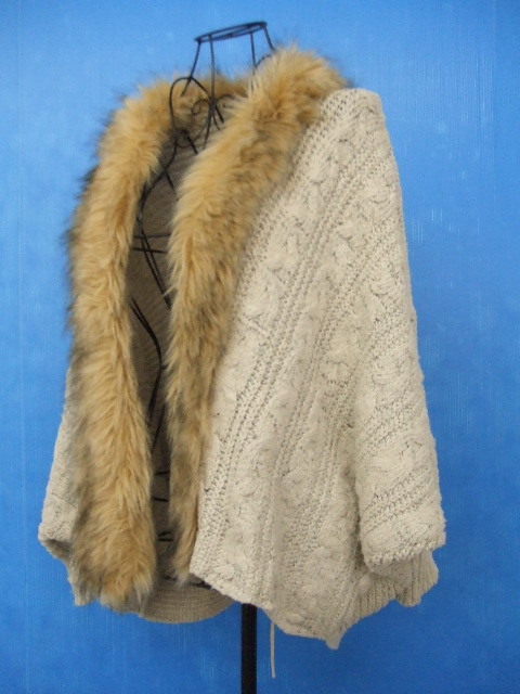 【お買得!】★JUNOAH/ジュノア★ファー付きニットカーディガン ベージュ系拍卖