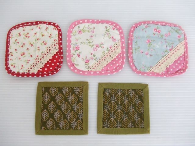【お買得!】★布製コースター5点セット★花柄/ピンク×2 花柄/赤×1 葉っぱ柄/緑系×2 四角形拍卖