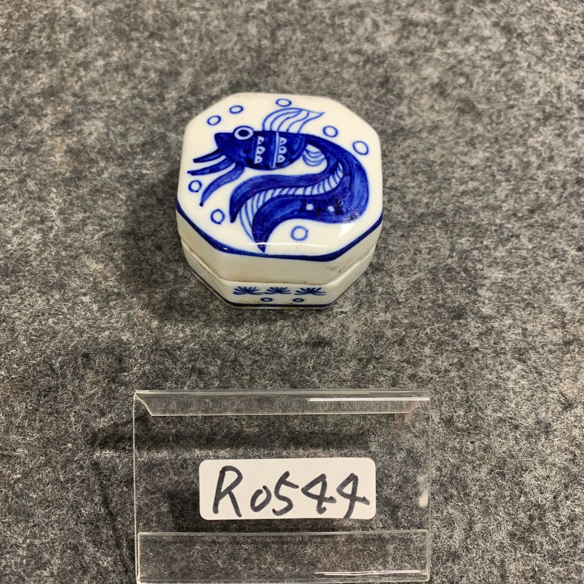 R0544 染付 陶器製 香合 小物入れ 印泥 金魚拍卖