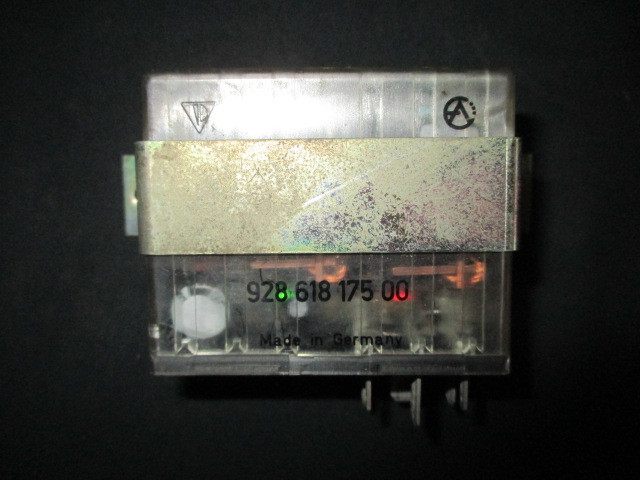 ■ポルシェ 928S4 イグニッション サーキット モニター リレー 中古 92861817500 部品取あり コンピューター コントロール ユニット ECU ■拍卖