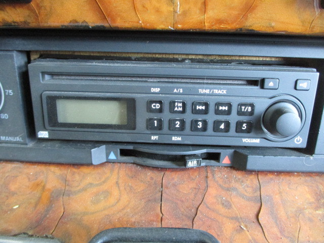 ■デイムラー ダブルシックス CDデッキ 中古 ジャガー シリーズ3 W6 XJ12 部品取あり カーオーディオ カーステ AM FM ラジオ■拍卖