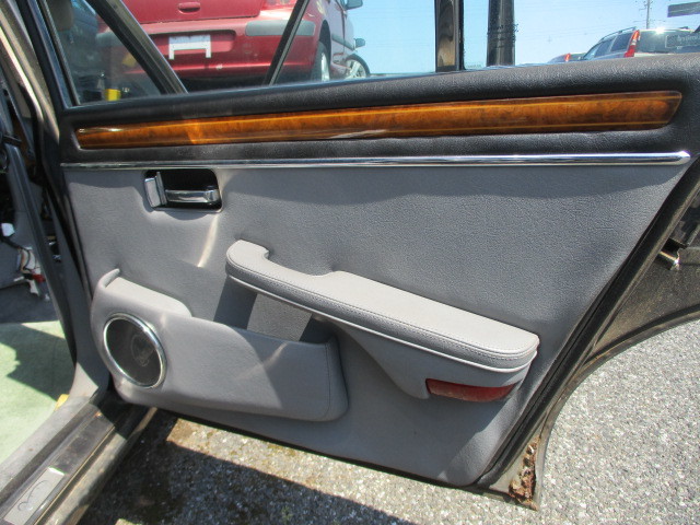 ■デイムラー ダブルシックス リアドア内張り 右 中古 ジャガー シリーズ3 W6 XJ12 部品取あり ダイムラー トリム スピーカー グレー■拍卖