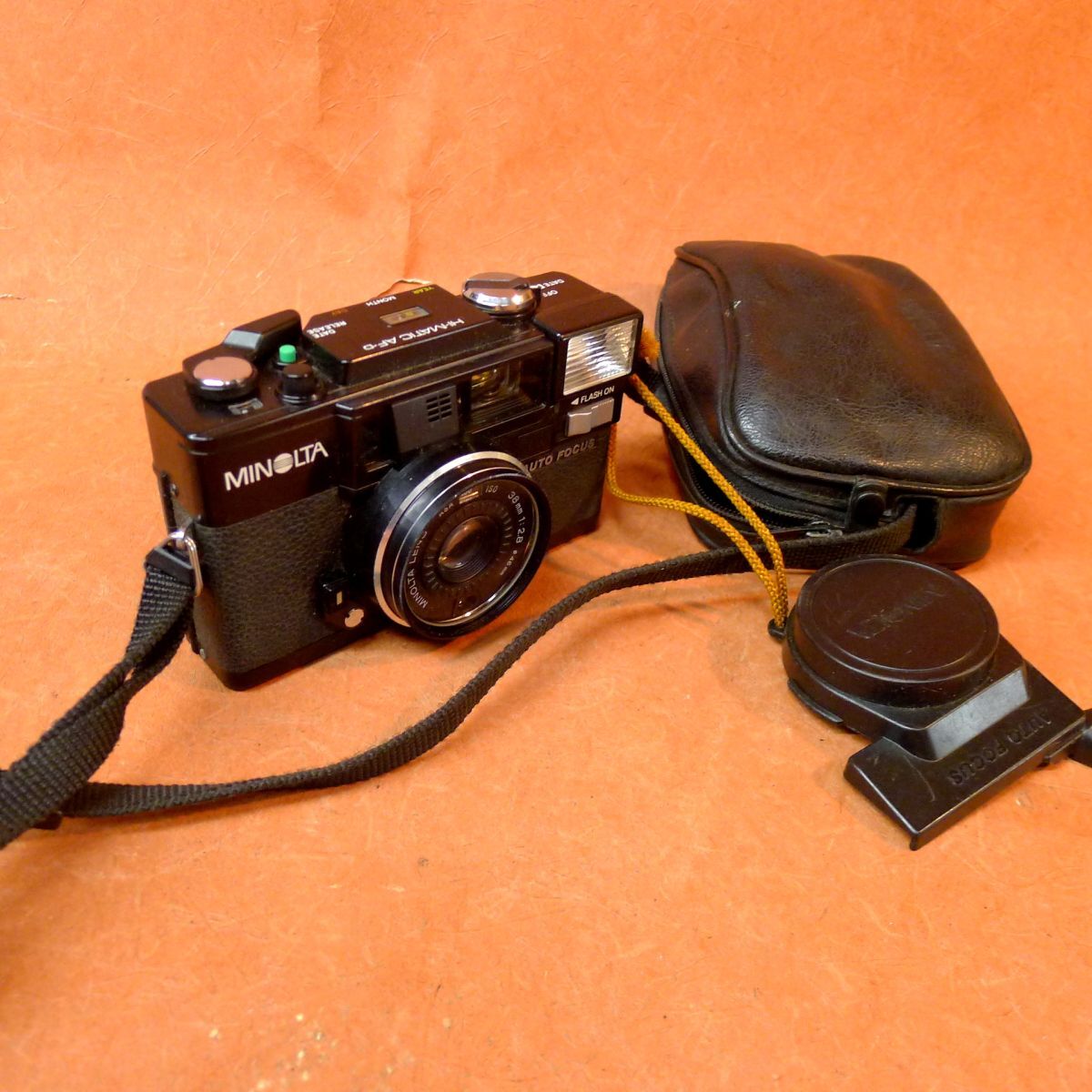 d◆021 ジャンク MINOLTA HI-MATIC AF-D カバー付き フィルムカメラ コンパクトカメラ レトロカメラ アンティーク ヴィンテージ/60拍卖