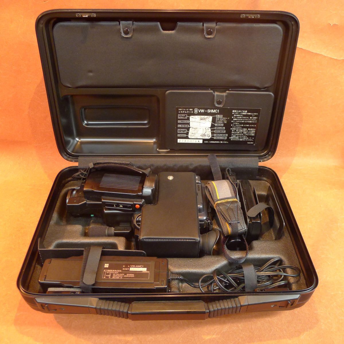 d◆206 ビデオカメラ National NV-MC15 専用ケース ACアダプター バッテリー2個 ハンドグリップ他付属 動作未確認/140拍卖