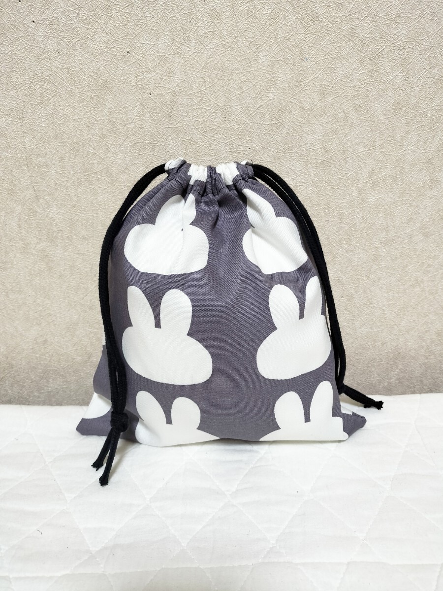 巾着袋 うさぎ柄(グレー) 給食袋 小物入れ ハンドメイド コップ入れ コップ袋 入園入学準備拍卖