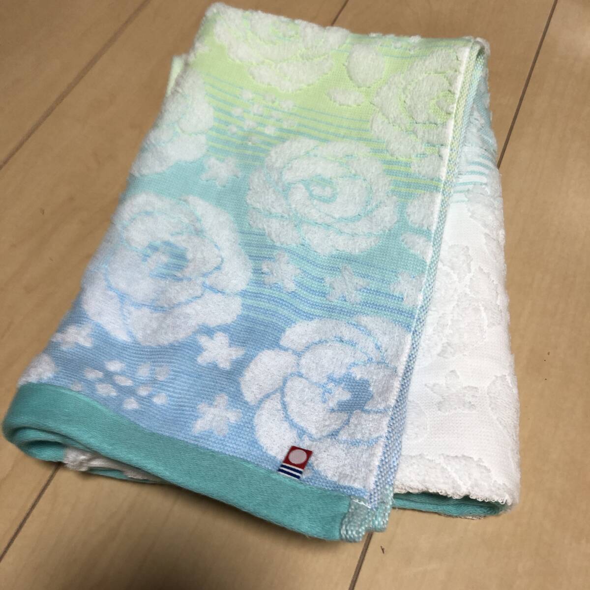 新品 送料無料 今治タオル バスタオル 約60×120cm ふわふわ 薄手で使いやすい きれいな柄 グリーン1枚拍卖