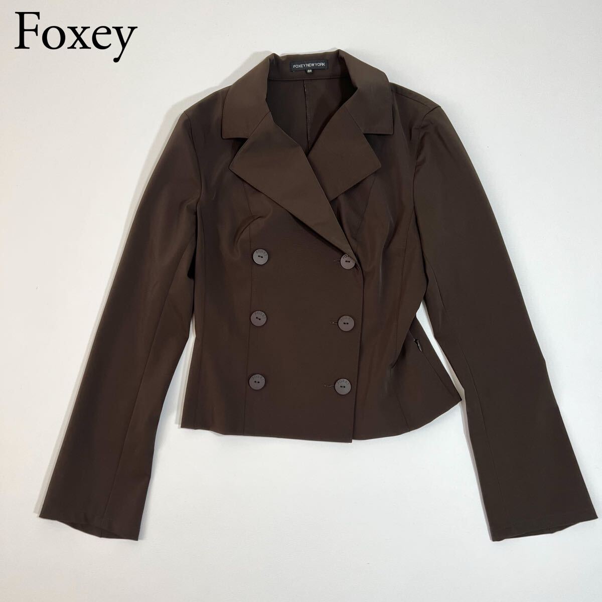 美品 FOXEY NEW YORK フォクシーニューヨーク ストレッチジャケット テーラードジャケット ダブル ダークブラウン アウター ロゴ入りボタン拍卖