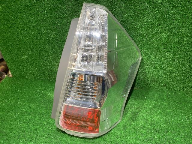 プリウスα DAA-ZVW41W 右テールランプ 81550-47150拍卖