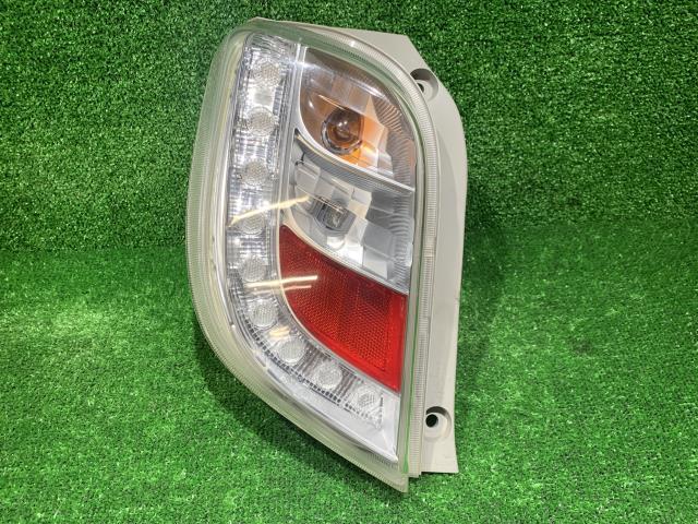 ピクシスエポック DBA-LA310A 左テールランプ 81560-B2600拍卖