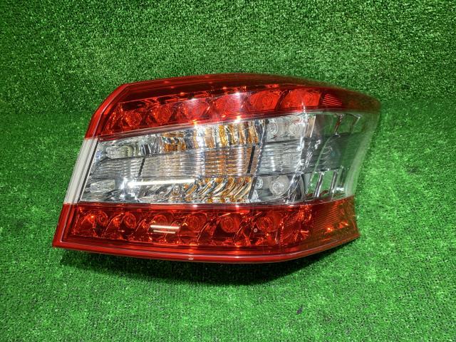 シルフィ DBA-TB17 右テールランプ 26550-3SB0B拍卖